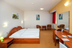 Trojlôžková Lux spalna1