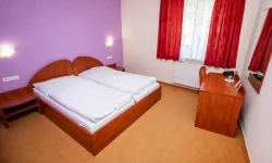 Apartman-trojlozkovy-spalna.webp